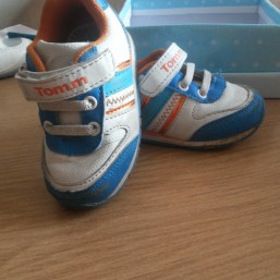 кроссовки р-р 21