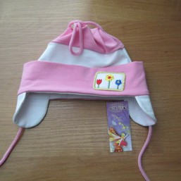 Шапка трикотажная.