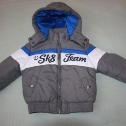 Деми курточка на 3-4 года