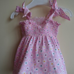 Сарафаны, платья, костюмчики, брючки, блуза,бриджи,панама,курточка