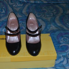 Черные туфли на каблуке