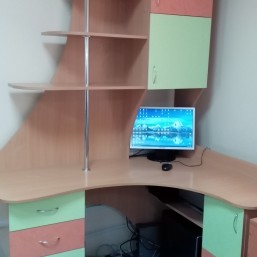 Стол письменный для школьника 