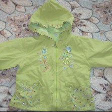 много разной одежды для детей