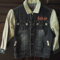 Джинсовая  курточка на 4-6 лет