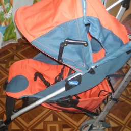 Продаю прогулочную коляску-трость Chicco (чикко) Lite Way