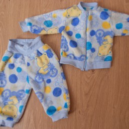 Продам детские вещи (костюмы, комбинезоны, куртки и т.д.) 0-6 месяцев