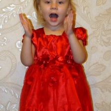 Красное платье с повязкой. Реальное фото.