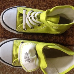 Продаю летние кеды