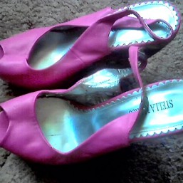 Розовые босоножки