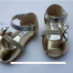 Акция Золотые босоножки для принцессы 2-3 лет со стразами. Кожа