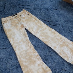 Брюки бежевого цвета