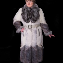 Шинель, нутрия, цвет белый+серебро, воротник Чернобурка