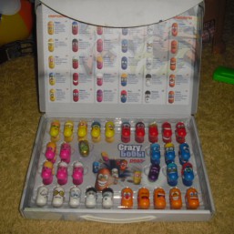 Игрушки-,бобы,бакуганы,карточки коллекционные,рыбалочка сухая