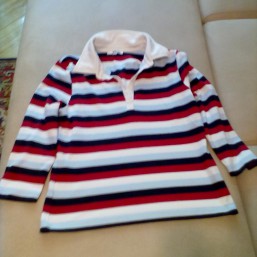 Футболку с руковами р-р 40