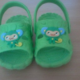 Резиновые тапочки (кроксы)