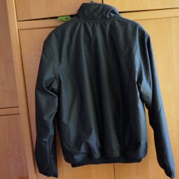 Черная куртка с наполнителем