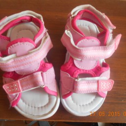 продам новые босоножки 