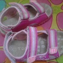 сандалики на девочку р.24 полномерный,носили до 25