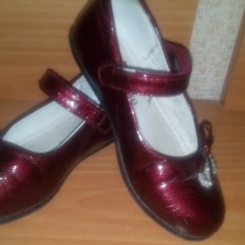 Туфли на девочку 28 р.