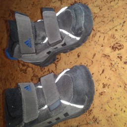 кроссовки Adidas 22р.