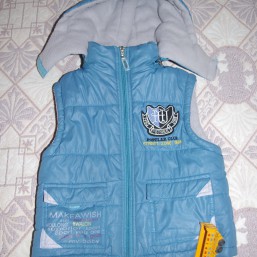 Жилетка 3-4 года в отличном состоянии