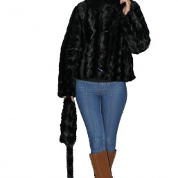 Продаю короткую шубку недорого. Искусственный мех.