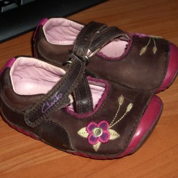 Ботиночки-туфельки Clarks кожа. И тапочки.