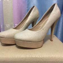 Новые бежевые туфли 