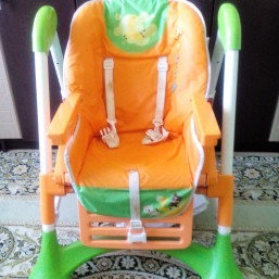 Детский стульчик для кормления