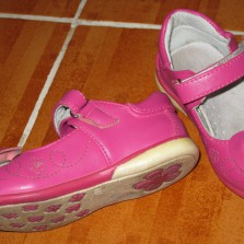 Шкіряні туфлі на дівчинку