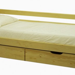 Кровать из натурального дерева