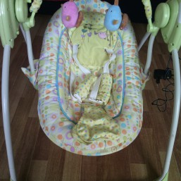 Продам детскую музыкальную качельку-шезлонг QQ502, Geoby