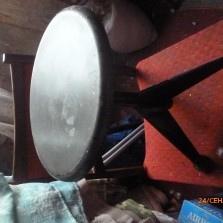 Продаю железный стул для фортепиано