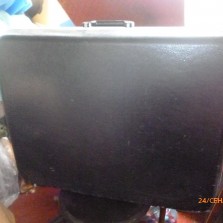 Продаю большой чемодан-дипломат.