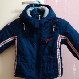 Куртка демисезонная (на 3 года подойдёт)