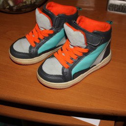 Детские ботиночки демисезонные на мальчика бренд H&M