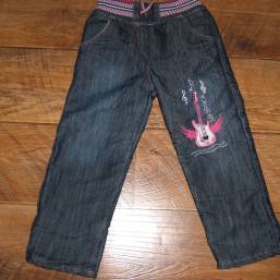 Распродажа детских джинсов и спортивных штанишек на 3-5 лет