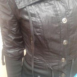 Суперская куртка-ветровка для девочки-девушки.