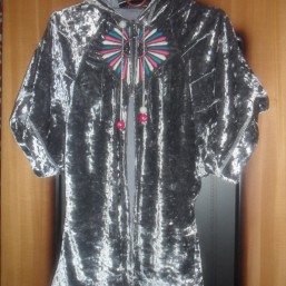 серебристая кофта с капюшоном 46-48р.