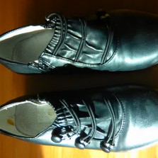 Продаю туфли девичьи размер 34