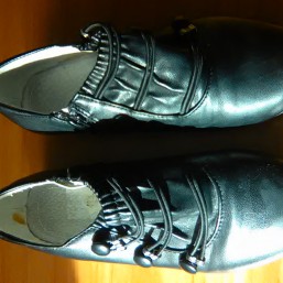 Продаю туфли девичьи размер 34