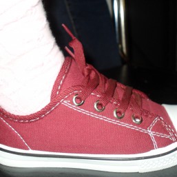 продаются кеды для девочки