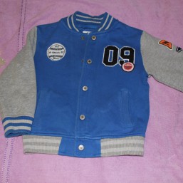 очень тёплую толстовку на мальчика, бренд  Next