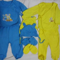 Новые костюмчики с шапочкой и царапками