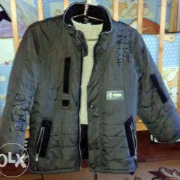 Курточка зимняя на мальчика.