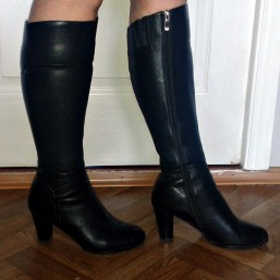 Зимние кожаные сапоги.