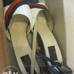 Босоножки кожанные