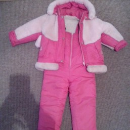 Продаю зимний комбинезон на девочку