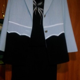 Продам женский костюм тройка