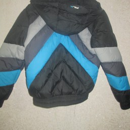 Продаю курточку на мальчика 12-13 лет.